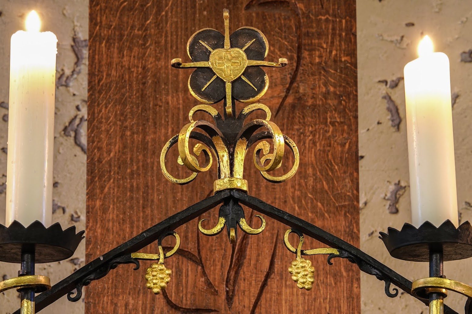 Kerzen am Altar der Johanneskirche